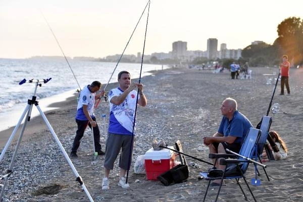 Oltalar Altın Kanca Surfcasting’de birincilik için atıldı