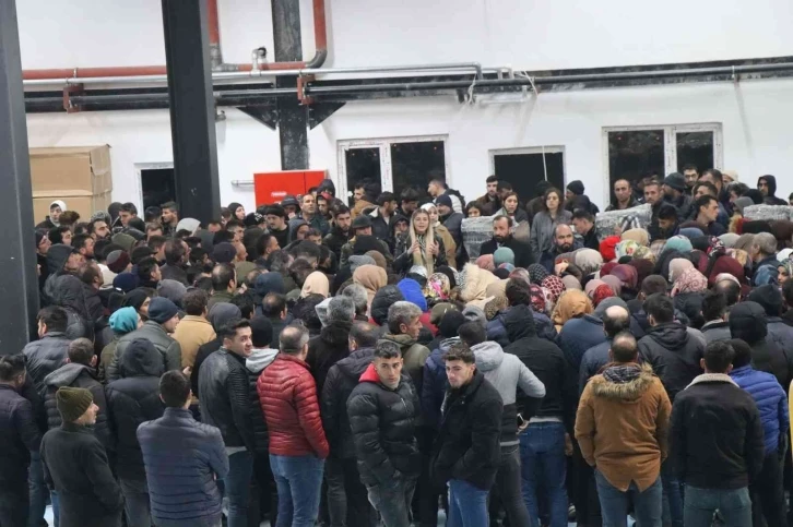 Oltu çuval fabrikasında 350 kişi iş başı yaptı
