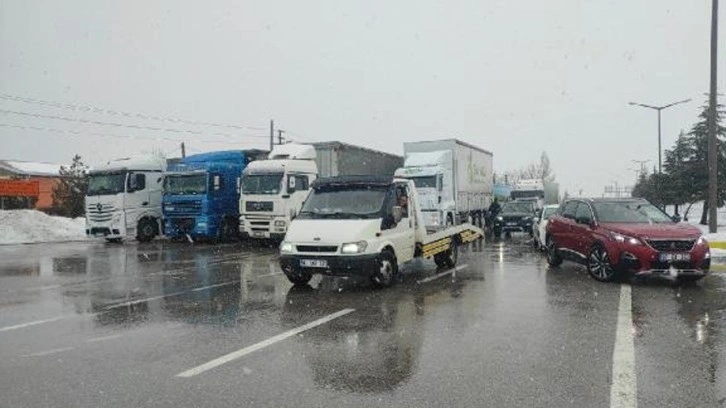 Olumsuz hava koşulları nedeniyle Konya- Antalya kara yolu ulaşıma kapandı