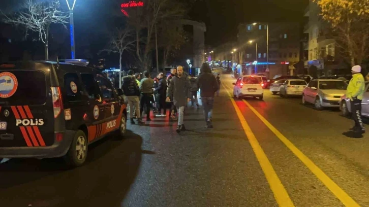 Önce kavga etti, sonra polisin üzerine araç sürdü: 1 polis yaralı
