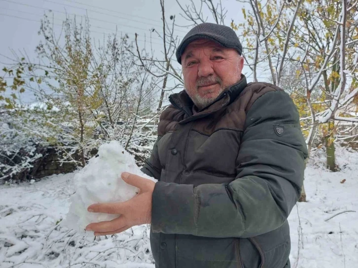 Önce yağmur, sonra kar: Çiftçinin yüzü güldü
