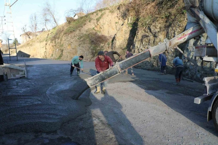 Ordu Büyükşehir, beton yol ağını güçlendiriyor
