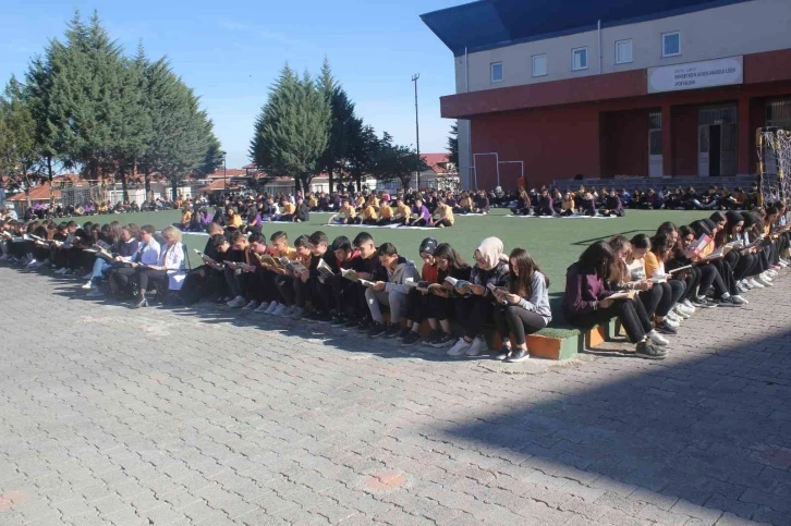 Ordu’da yaklaşık bin öğrenci, kitap okuma etkinliğinde bir araya geldi
