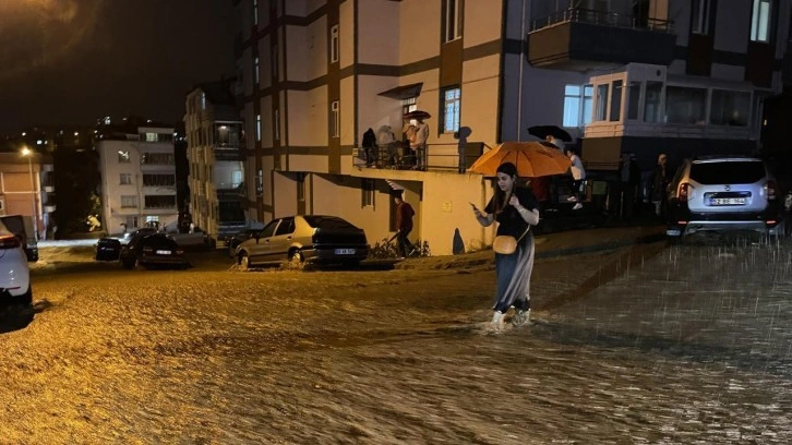 Ordu'da sağanak: Dere taştı, caddeleri su bastı