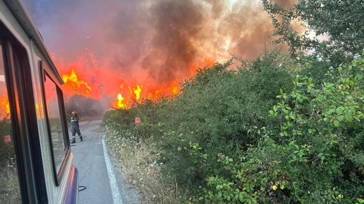 Orman yangınında alevler havalimanına yaklaştı: Uçuşlar durdu