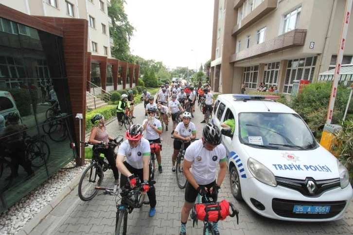 “Ormanlarımız yanmasın” diyerek Çanakkale’den İzmir’e pedal çevirdiler
