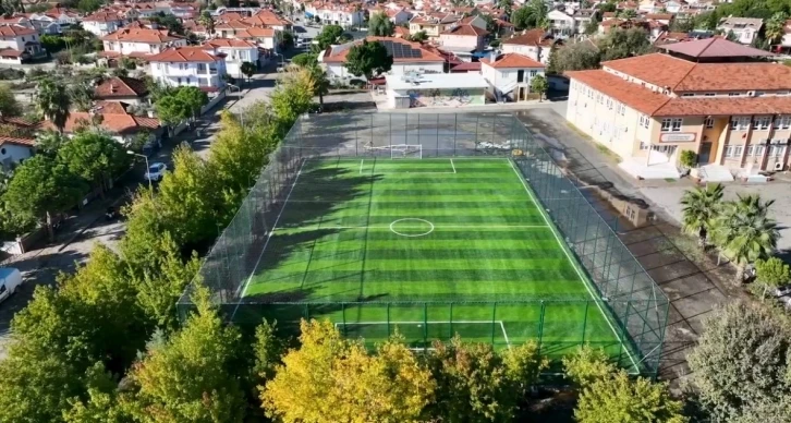 Ortaca’da halı sahalarına kavuşmaya başladı
