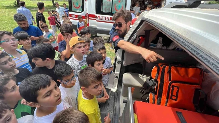 Ortaokul öğrencileri ambulansları tanıdı
