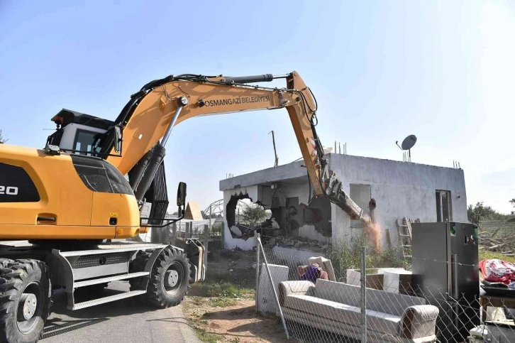 Osmangazi’de kaçak binalar yıkılıyor
