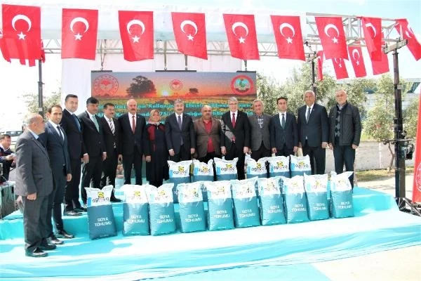 Osmaniye’de 207 çiftçiye soya tohumu dağıtıldı