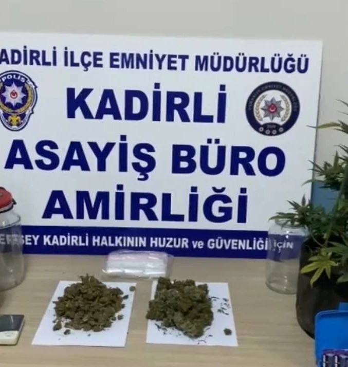 Osmaniye’de 26 yıl hapis cezası ile aranan şahıs sahte kimlikle yakalandı
