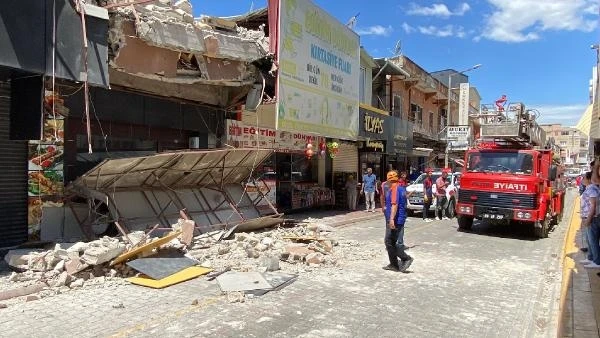 Osmaniye'de ağır hasarlı bina çöktü: 3 yaralı