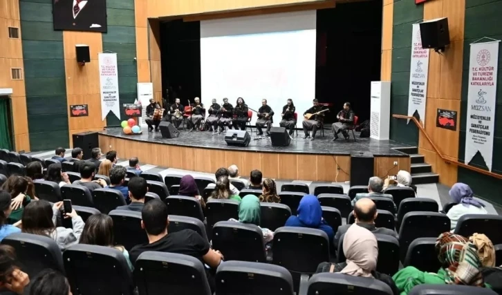 Osmaniye’de ’Asrın Felaketi Kültür ve Sanat Etkinlikleri’ çerçevesinde konser düzenlendi
