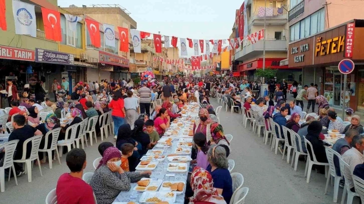 Osmaniye’de binlerce kişi iftar sofrasında bir araya geldi
