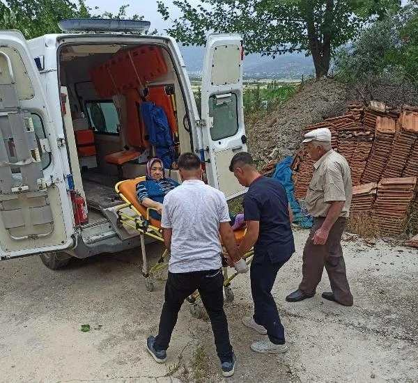 Osmaniye'de hasta ve engelli seçmenler, sağlıkçıların refakatinde sandığa gitti