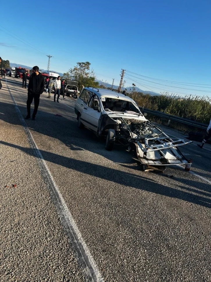 Osmaniye’de iki otomobil çarpıştı: 4 yaralı
