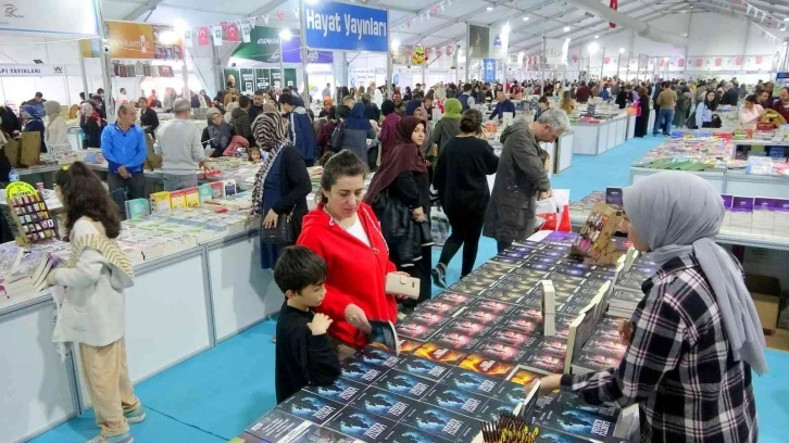 Osmaniye’de Kitap Fuarı’na yoğun ilgi
