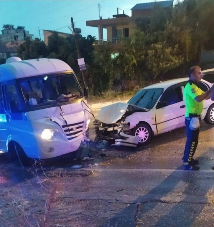 Osmaniye’de minibüs ile otomobil çarpıştı: 9 yaralı
