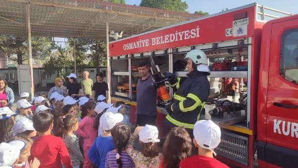 Osmaniye’de minik öğrencilere itfaiye tanıtıldı