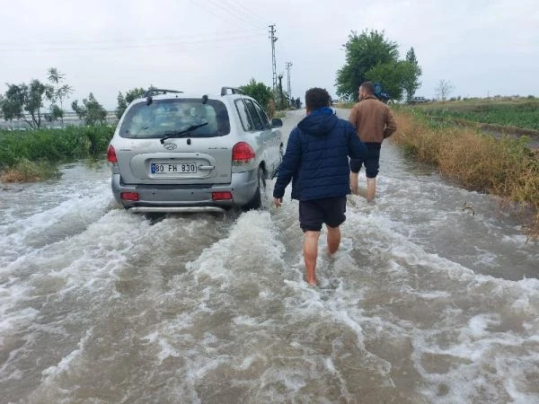 Osmaniye'de sağanak; yollar göle döndü, tarım arazileri zarar gördü