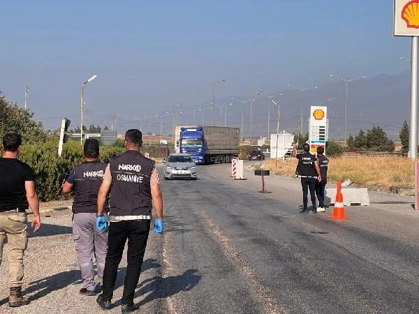 Osmaniye’de skunk maddesi ele geçirilen TIR’ın sürücüsü tutuklandı