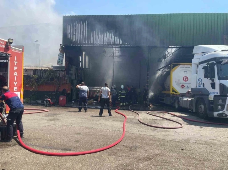 Osmaniye’de temizleme tesisinde tanker patladı, yangın çıktı: 2 yaralı
