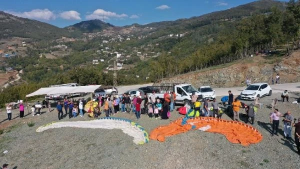 Osmaniye'de Yamaç Paraşütü Festivali