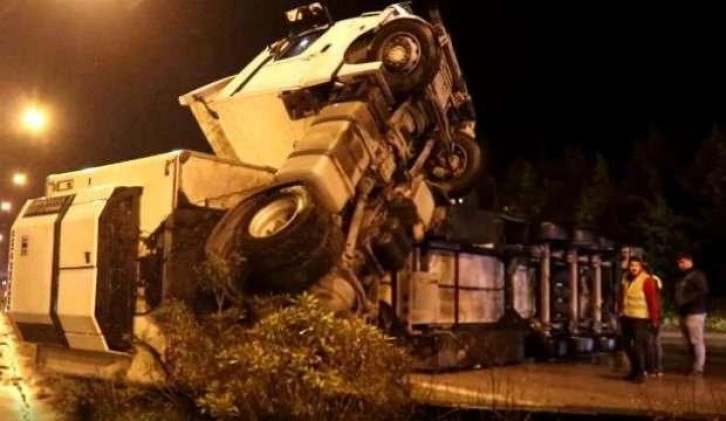 Osmaniye'de zincirleme kaza: 3'ü polis 4 yaralı