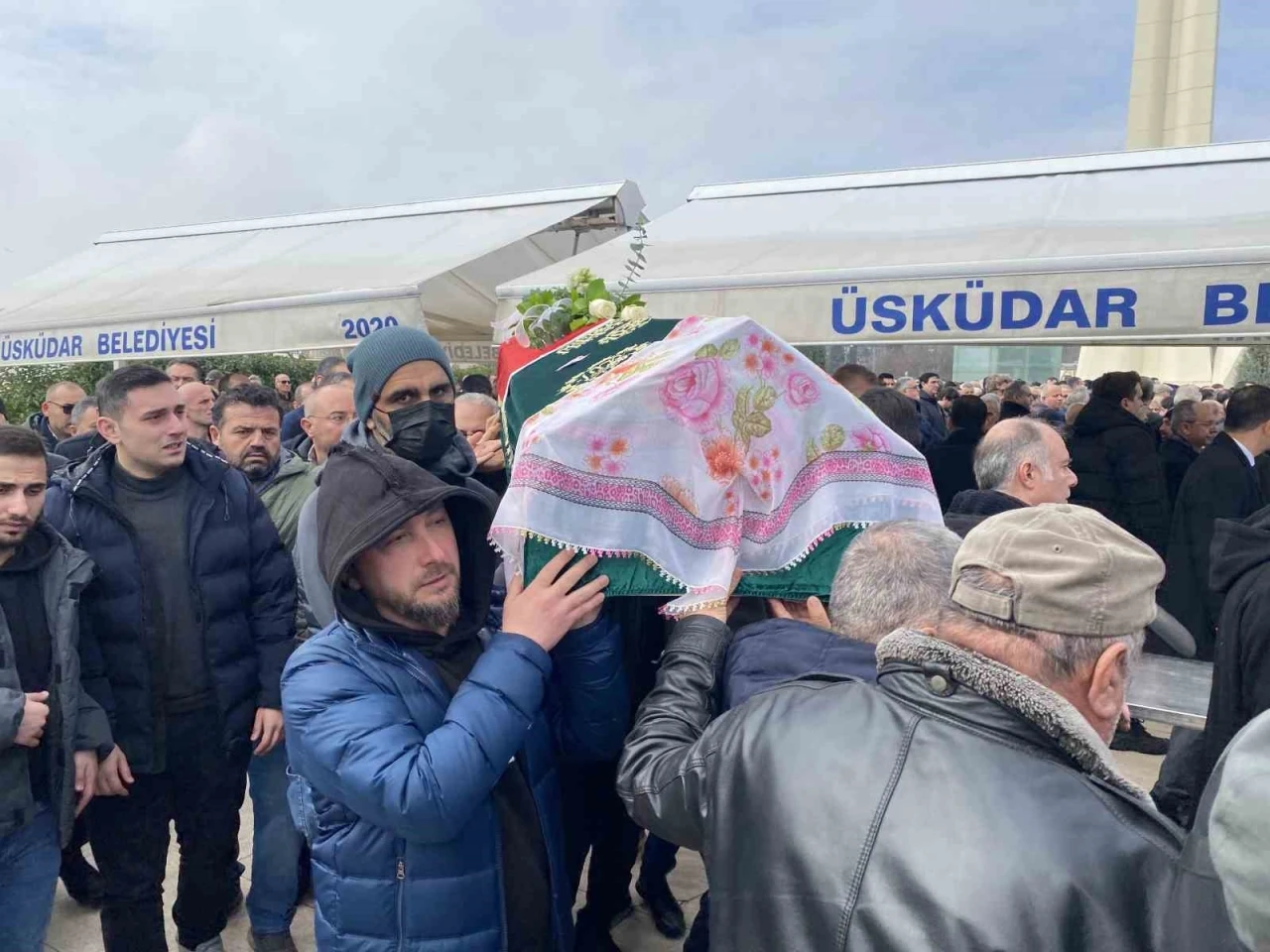 Otel yangınında hayatlarını kaybeden Dayı ailesi son yolculuğuna uğurlandı
