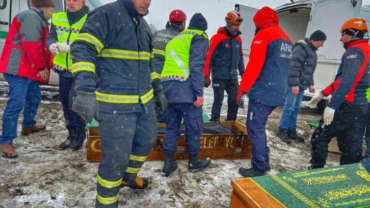 Otobüs kazasında hayatlarını kaybeden üç kişinin daha kimlikleri belirlendi
