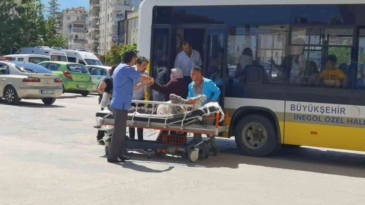 Otobüs şoförü rahatsızlanan yolcuyu hastaneye yetiştirdi
