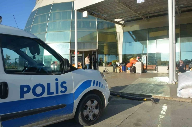 Otobüs terminalinde eski eşini silahla yaraladı
