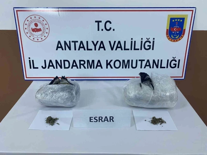 Otobüsteki yolcunun çantasından 3 kilogram 600 gram esrar çıktı
