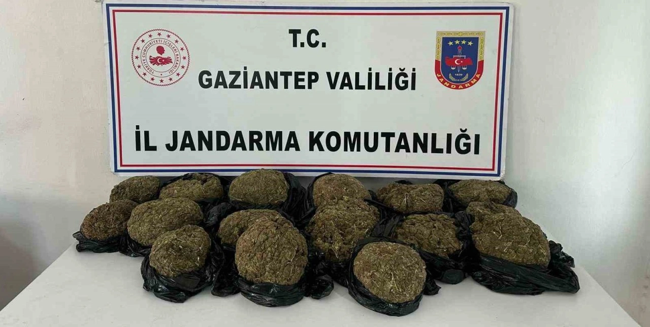 Otobüsün bağajından 18.5 kilo skunk ele geçirildi