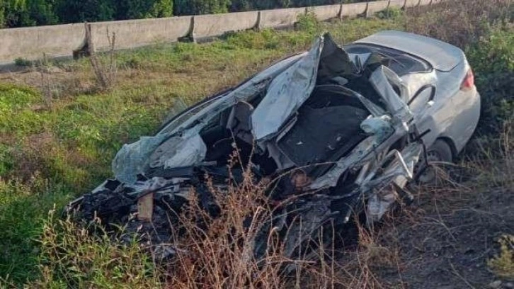 Otomobil belediye otobüsüyle kafa kafaya çarpıştı: 1 ölü