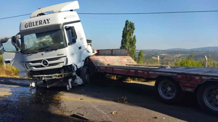 Otomobil ile tır çarpıştı, yol trafiğe kapandı
