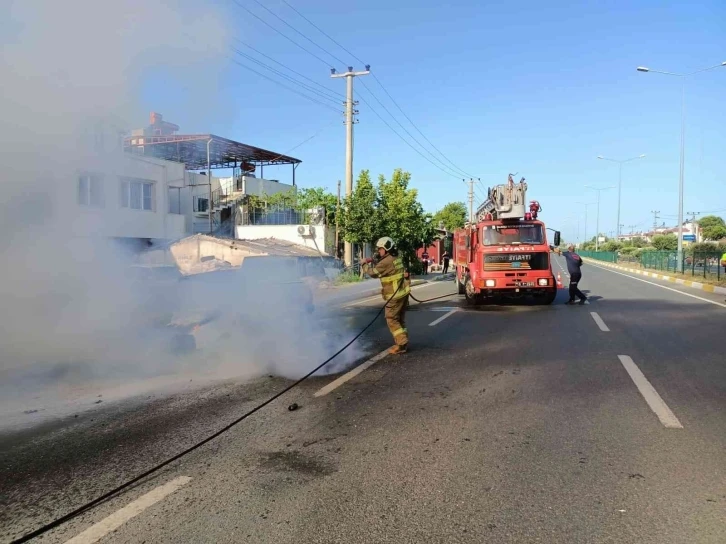 Otomobil yangında hurdaya döndü
