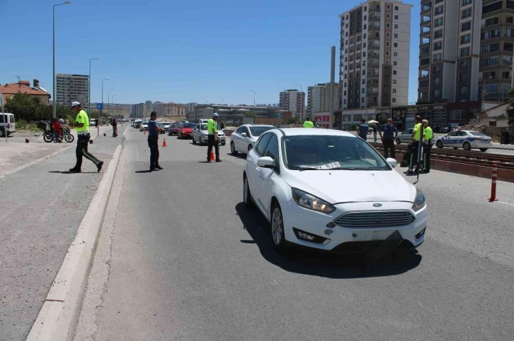 Otomobilin çarptığı zihinsel engelli çocuk ağır yaralandı
