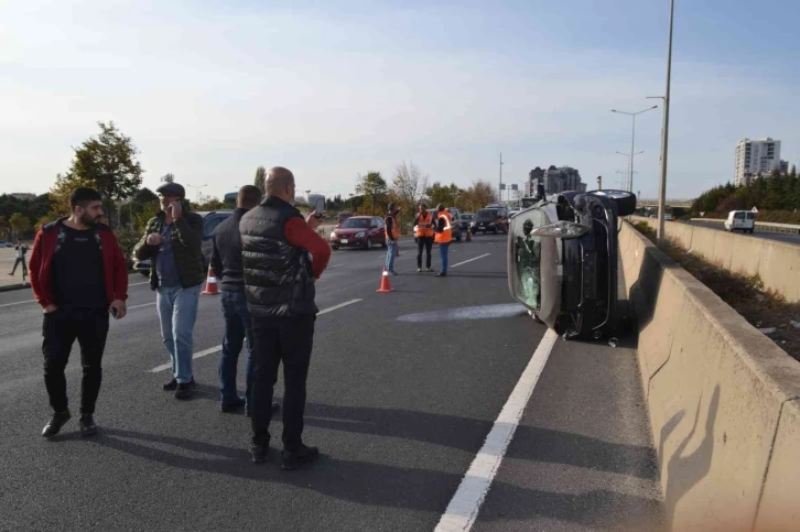 Otomobilin yan yattığı kaza kamerada
