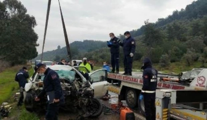 Otomobiliyle TIR'ın dorsesine çarpan fizyoterapist yaşamını yitirdi