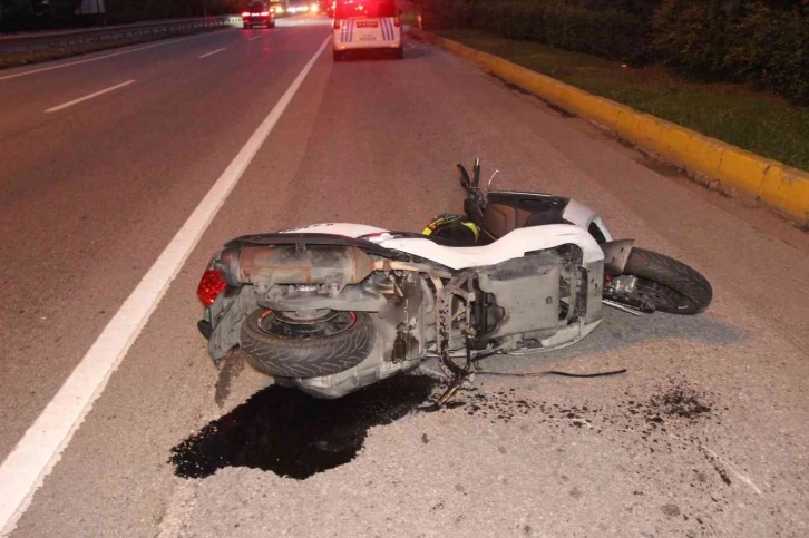 Otomobille çarpışan motosiklet savruldu: 1 yaralı
