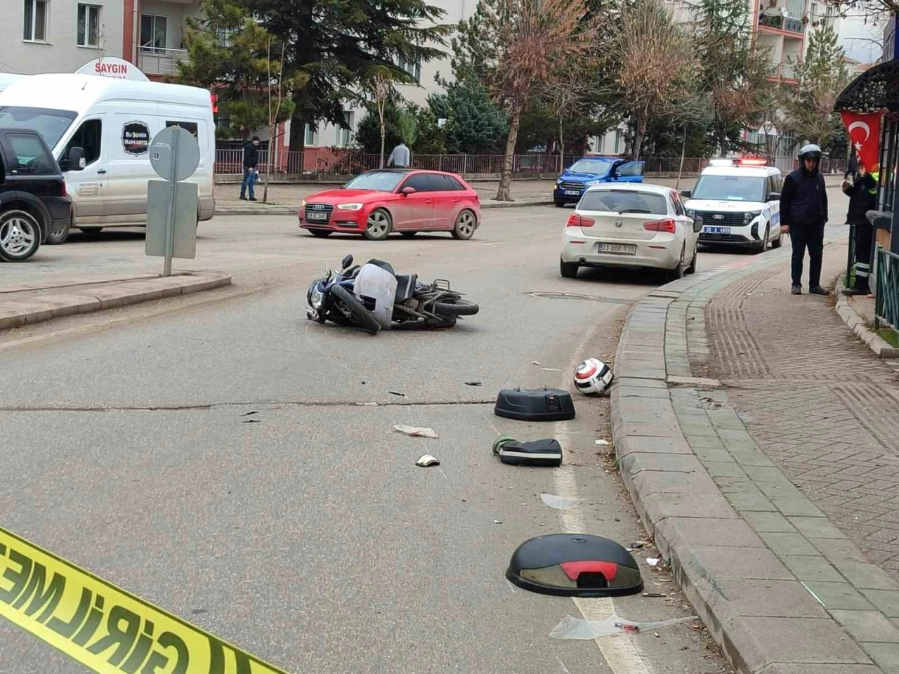 Otomobille çarpışan motosiklet sürücüsü ağır yaralandı
