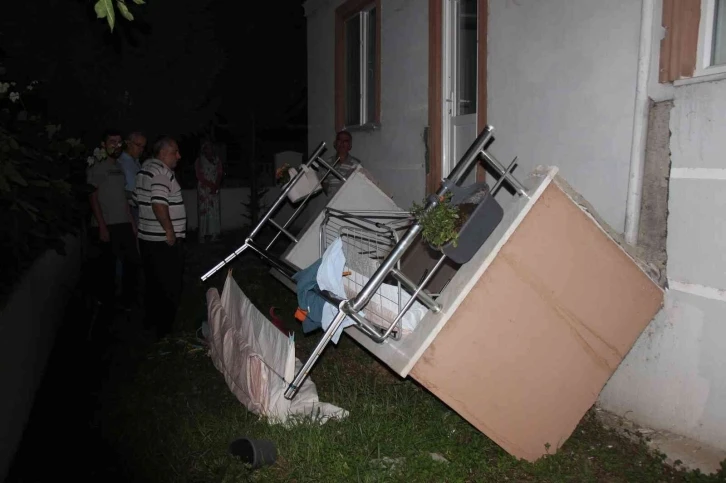 Oturdukları balkon çöken çift neye uğradığı şaşırdı
