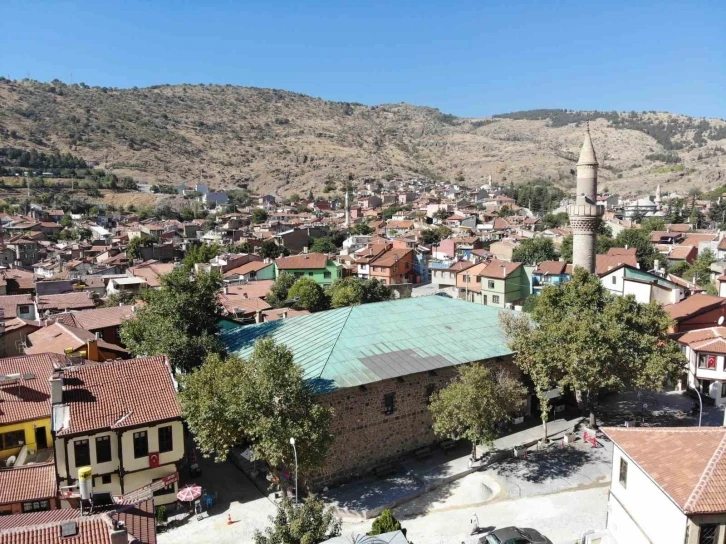 (ÖZEL) 40 adet ahşap direk üzerine çivi çakılmadan yapılan Ulu Cami UNESCO’nun Dünya Miras Listesi’nde
