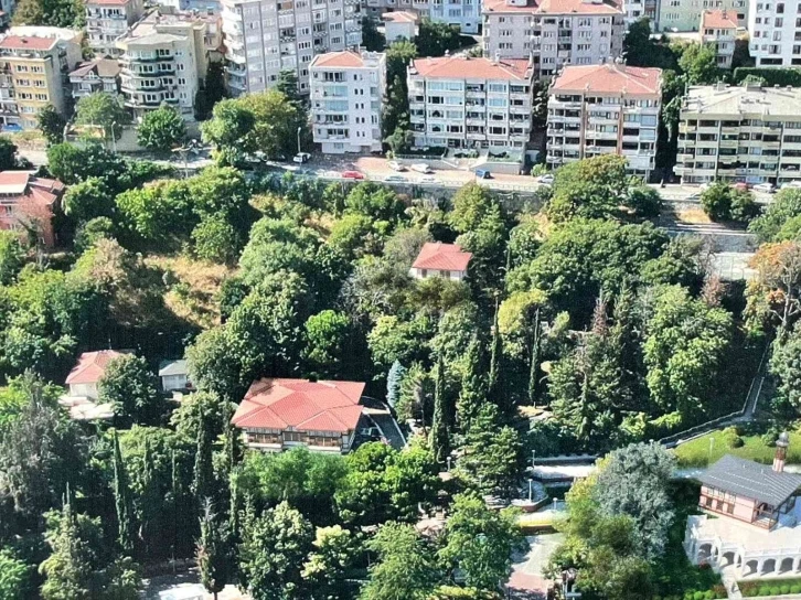 (Özel) Belediye Başkanı konutunu yıkıp halka açıyor
