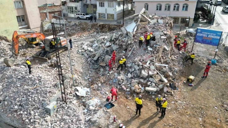 (Özel) Bursa’da nefes kesen deprem tatbikatı...
