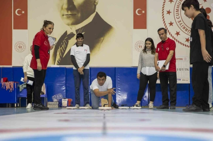 Özel çocuklar, Floor Curling sporuyla tanıştı
