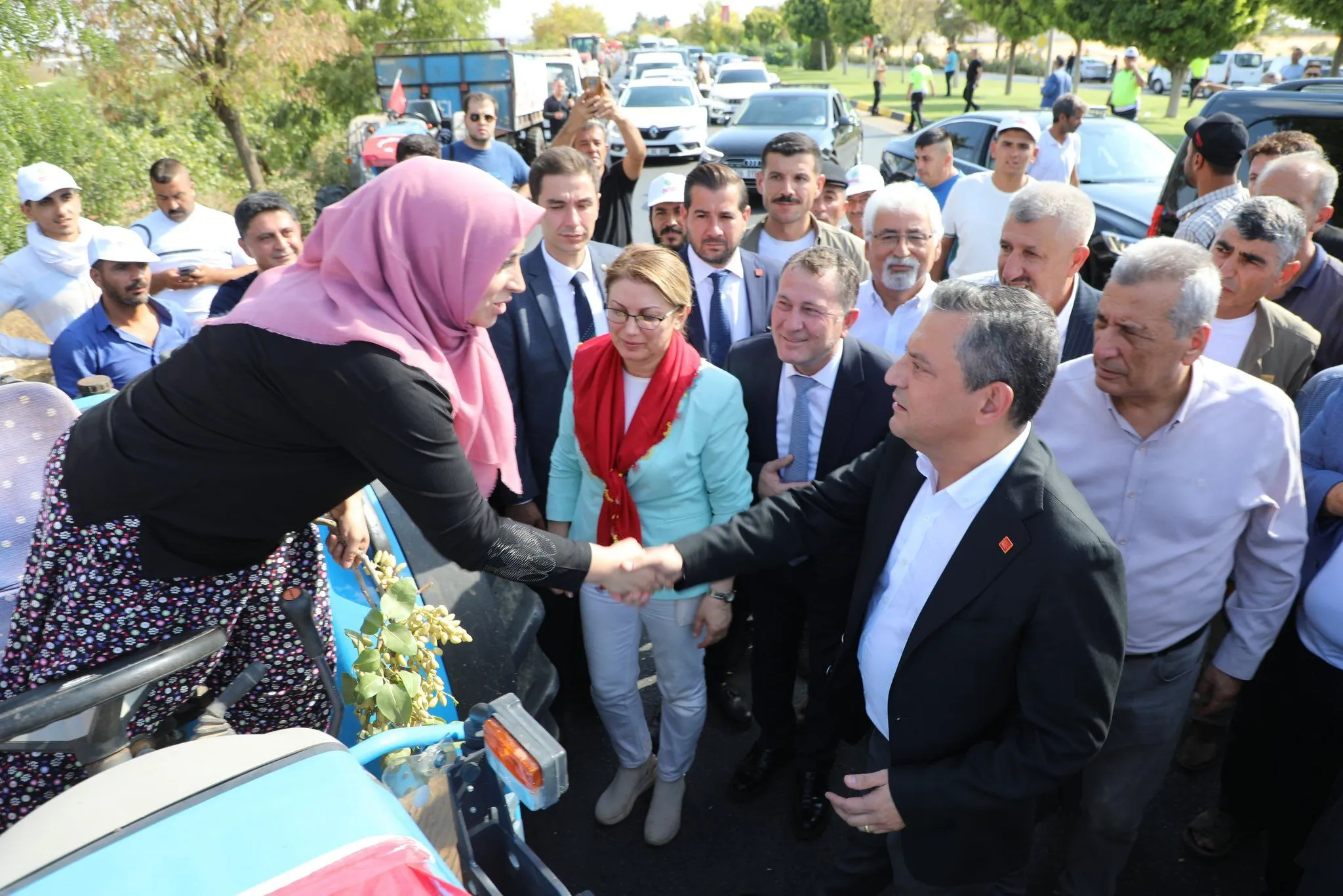 Özel'in Gaziantep ziyaretinden çok konuşulan anlar...