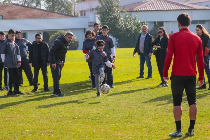 Özel öğrenciler Samsunsporlu futbolcular ile maç yaptı
