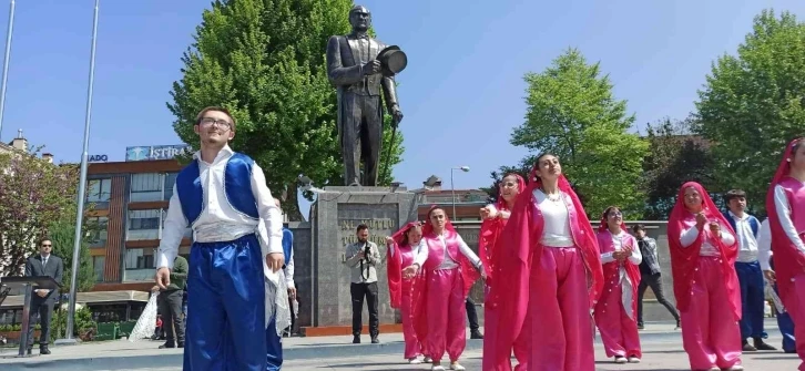 Özel öğrencilerin dansları beğeniyle izlendi
